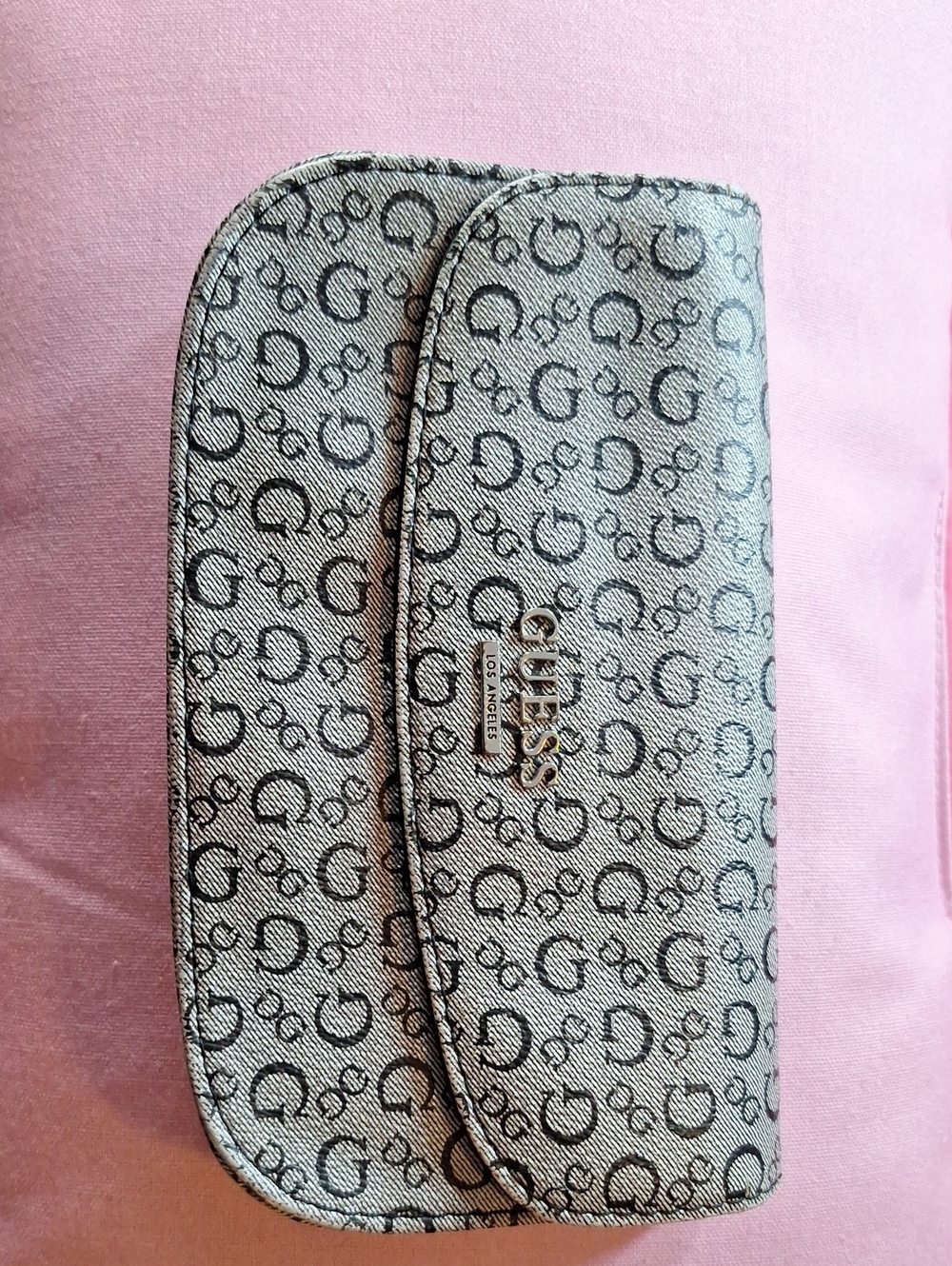 GUESS Gray Monogram Logo Phone Clutch